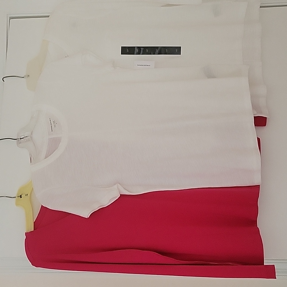 3 Banana Republic light weight t-shirts
